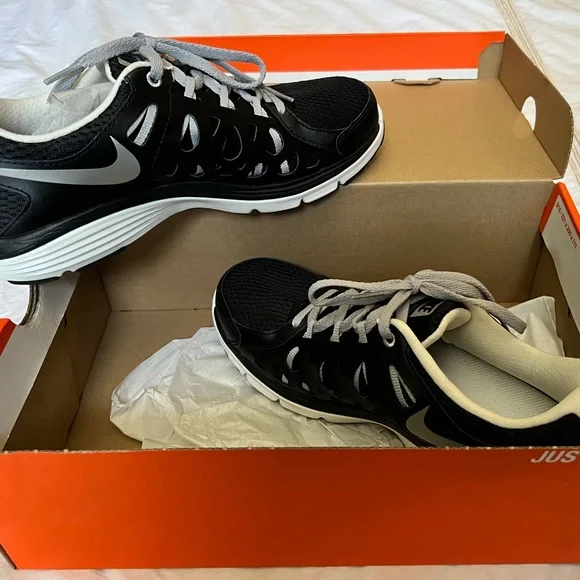 Nike Women’s Black Dual Fusion 2 Running Shoes Size 8 NEW 🔥 - Picture 6 of 8